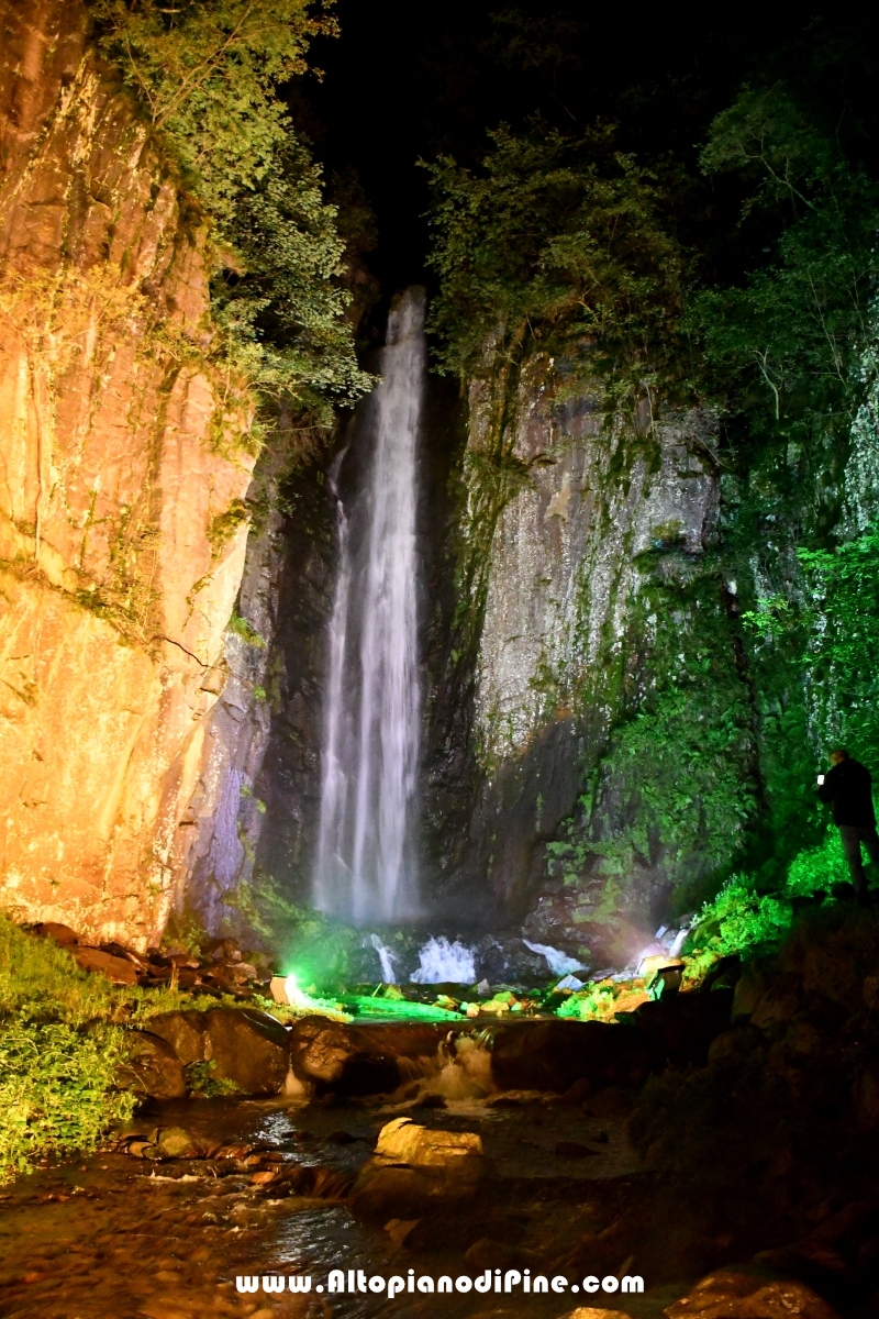 Cascata del Lupo illuminata coi colori della pace 2018