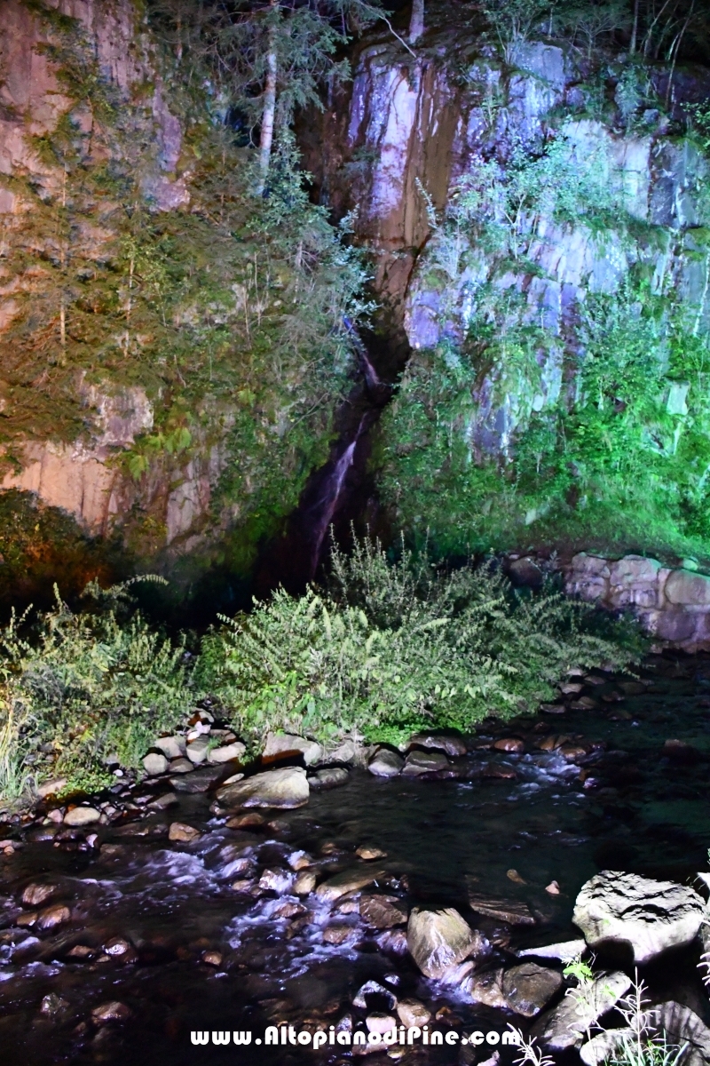 Cascata del Lupo illuminata coi colori della pace 2018
