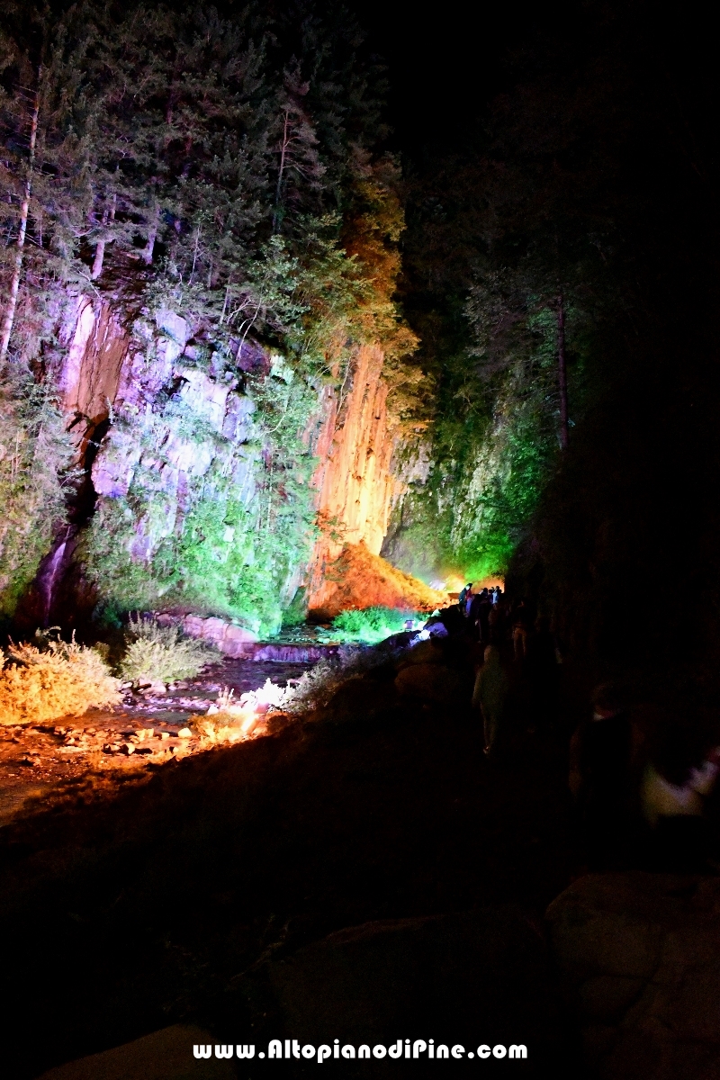 Cascata del Lupo illuminata coi colori della pace 2018