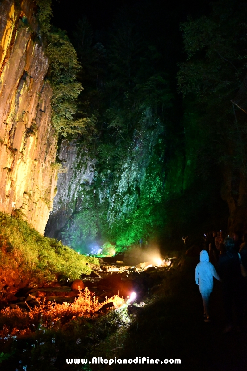 Cascata del Lupo illuminata coi colori della pace 2018