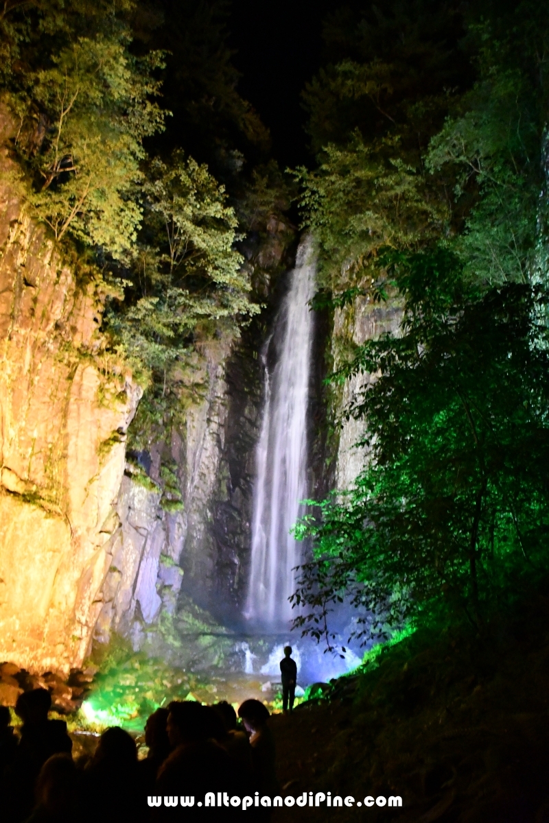 Cascata del Lupo illuminata coi colori della pace 2018