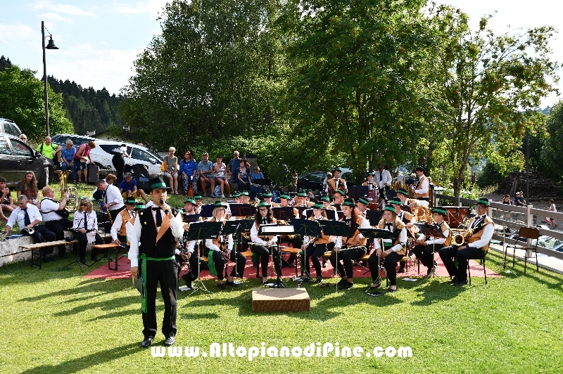 Gemellaggio tra la Banda Cittadina di Carre' ed il  Gruppo Bandistico Folk Pinetano