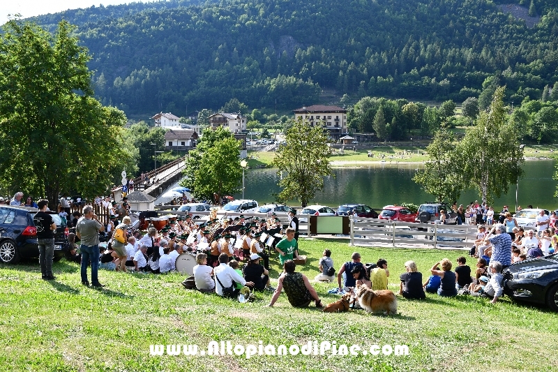 Gemellaggio tra la Banda Cittadina di Carre' ed il  Gruppo Bandistico Folk Pinetano