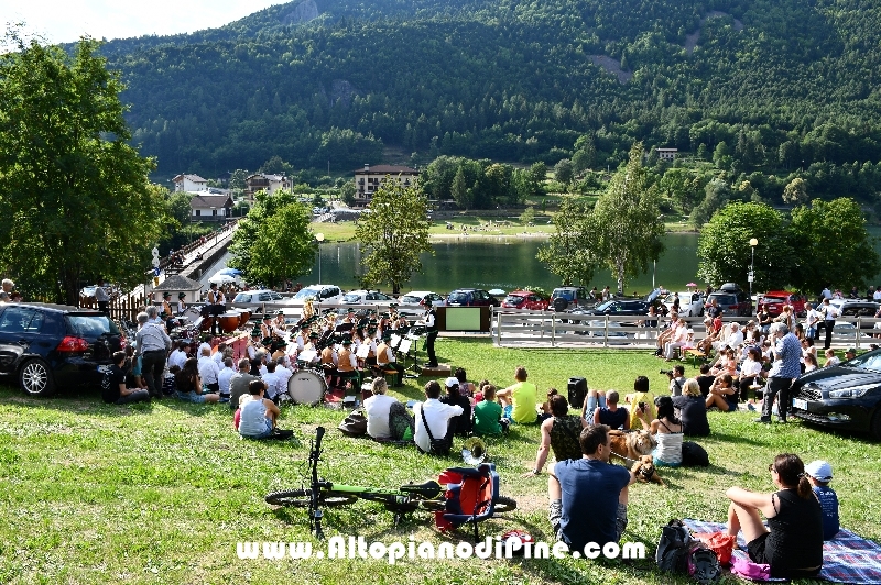 Gemellaggio tra la Banda Cittadina di Carre' ed il  Gruppo Bandistico Folk Pinetano 