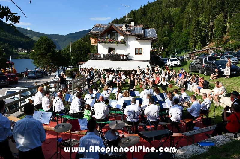 Gemellaggio tra la Banda Cittadina di Carre' ed il  Gruppo Bandistico Folk Pinetano