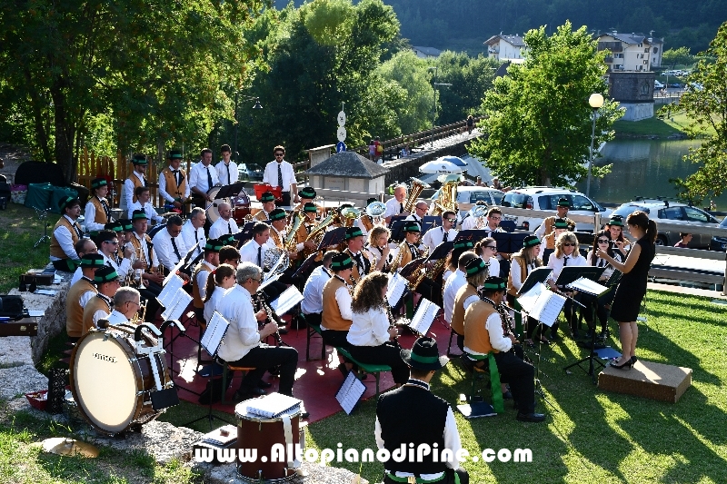 Gemellaggio tra la Banda Cittadina di Carre' ed il  Gruppo Bandistico Folk Pinetano