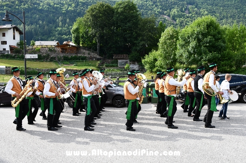 Gemellaggio tra la Banda Cittadina di Carre' ed il  Gruppo Bandistico Folk Pinetano
