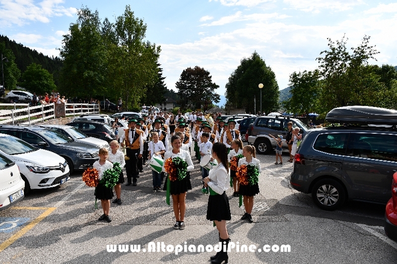Gemellaggio tra la Banda Cittadina di Carre' ed il  Gruppo Bandistico Folk Pinetano