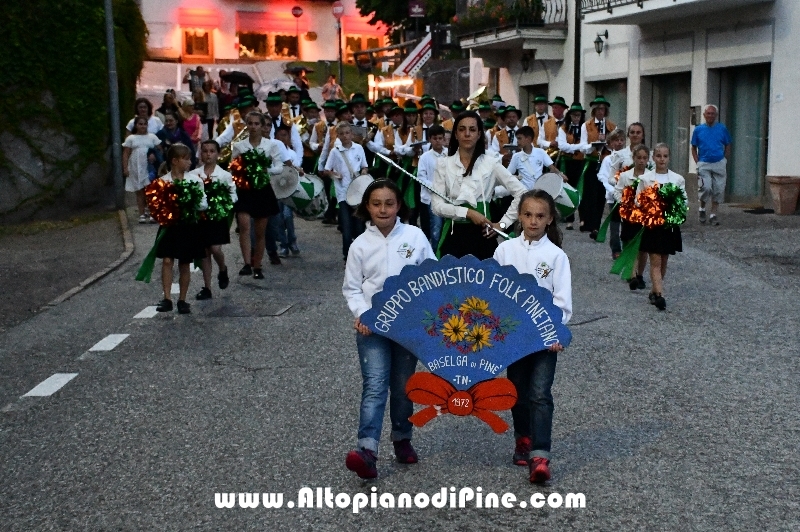 Concerto Banda Giovanile Pine', Gruppo Bandistico Folk Pinetano ed esibizione Majorettes