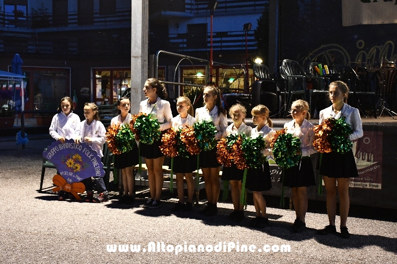 Concerto Banda Giovanile Pine', Gruppo Bandistico Folk Pinetano ed esibizione Majorettes