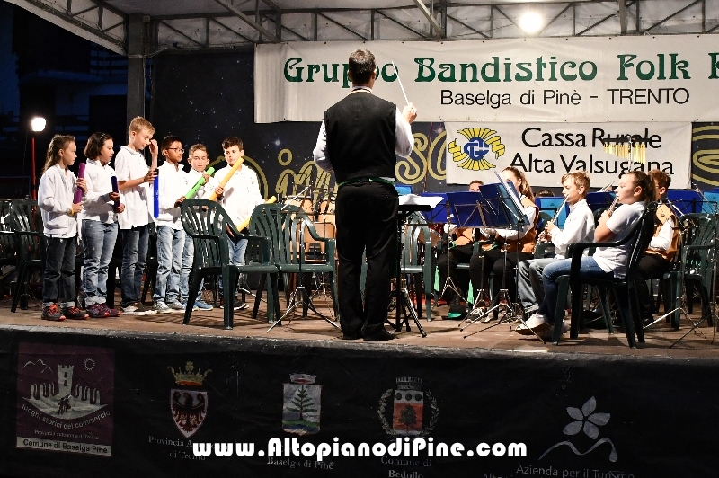 Concerto Banda Giovanile Pine', Gruppo Bandistico Folk Pinetano ed esibizione Majorettes