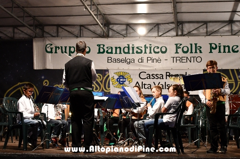Concerto Banda Giovanile Pine', Gruppo Bandistico Folk Pinetano ed esibizione Majorettes 