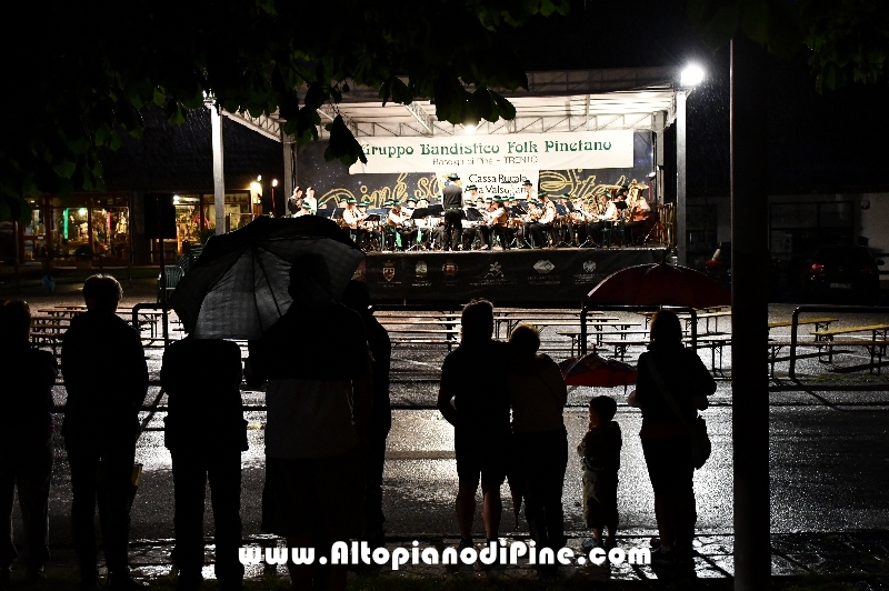 Concerto Banda Giovanile Pine', Gruppo Bandistico Folk Pinetano ed esibizione Majorettes