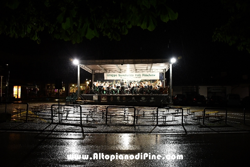 Concerto Banda Giovanile Pine', Gruppo Bandistico Folk Pinetano ed esibizione Majorettes
