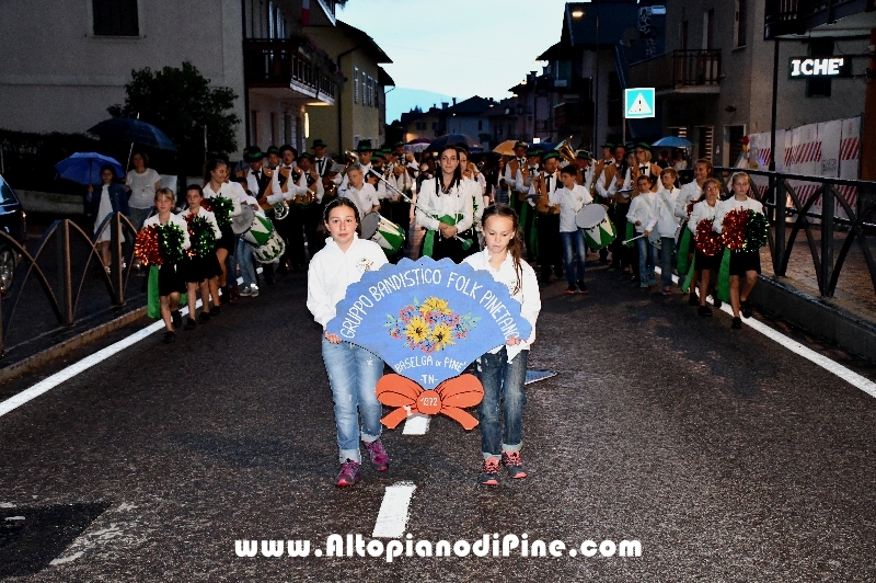 Concerto Banda Giovanile Pine', Gruppo Bandistico Folk Pinetano ed esibizione Majorettes