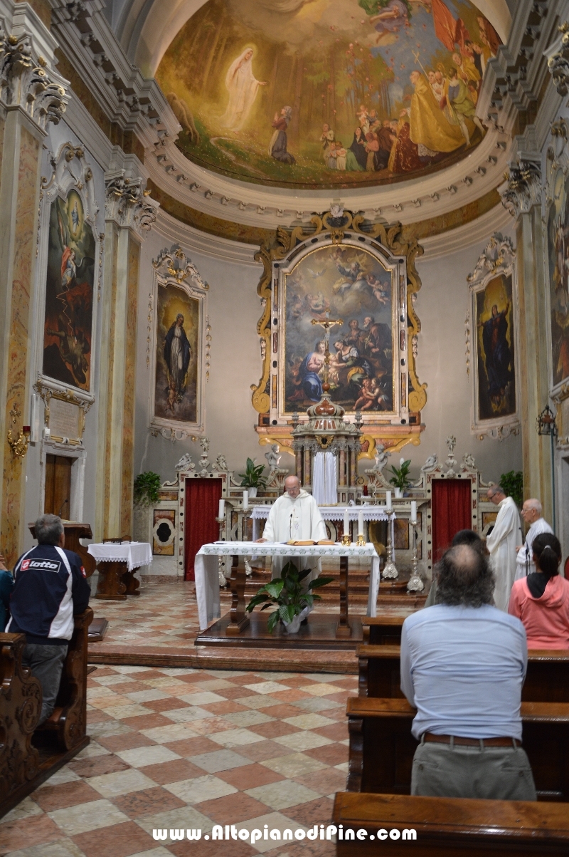 Benedizione finale nella chiesa S. Anna - Santuario della Madonna di Piné