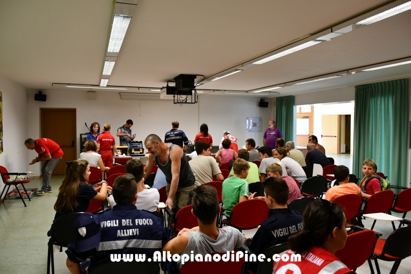 Incontro con i figuranti - esercitazione soccorso presso ex Albergo Costalta a Varda di Bedollo - luglio 2019