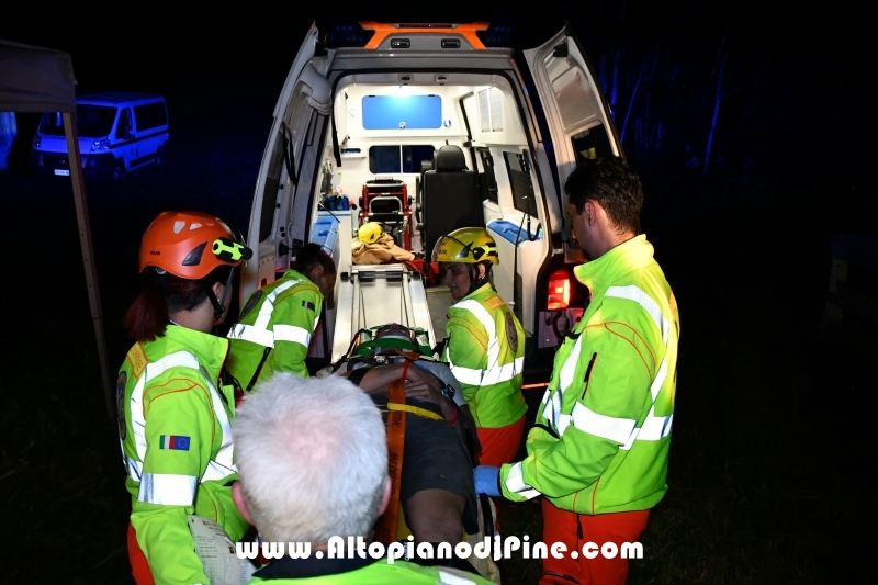 Uno dei tanti equipaggi e ambulanze della Stella Bianca di Cembra che ha partecipato all'esercitazione 