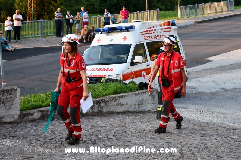 Arriva la prima ambulanza