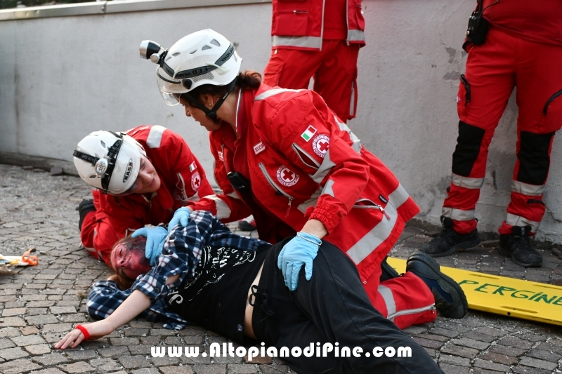 Volontari del Soccorso della Croce Rossa Italiana all'opera - esercitazione soccorso