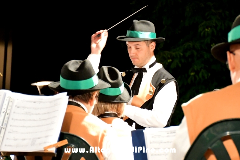 Concerto Banda Giovanile Pine', Gruppo Bandistico Folk Pinetano ed esibizione Majorettes