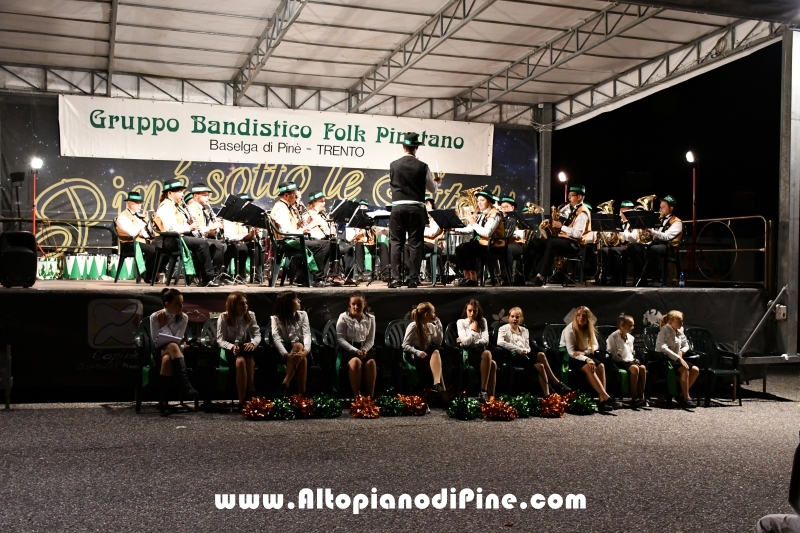 Concerto Banda Giovanile Pine', Gruppo Bandistico Folk Pinetano ed esibizione Majorettes
