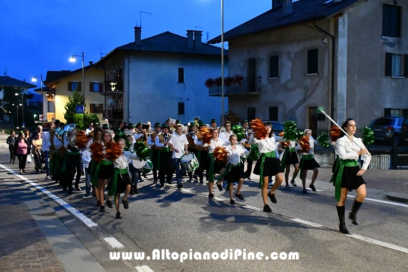 Concerto Banda Giovanile Pine', Gruppo Bandistico Folk Pinetano ed esibizione Majorettes