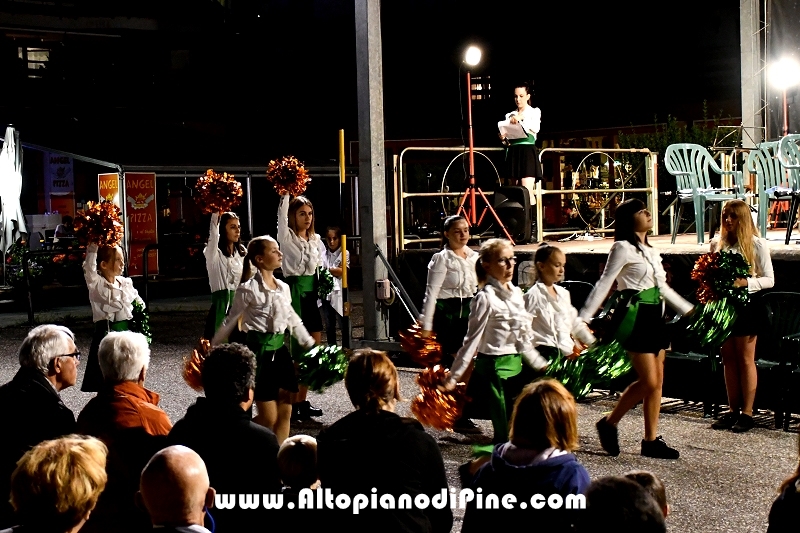 Concerto Banda Giovanile Pine', Gruppo Bandistico Folk Pinetano ed esibizione Majorettes