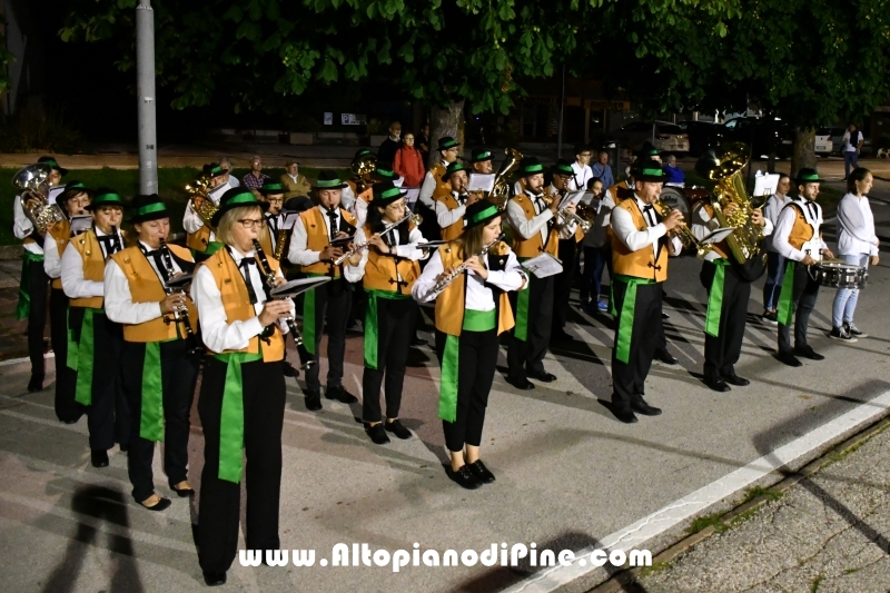 Concerto Banda Giovanile Pine', Gruppo Bandistico Folk Pinetano ed esibizione Majorettes