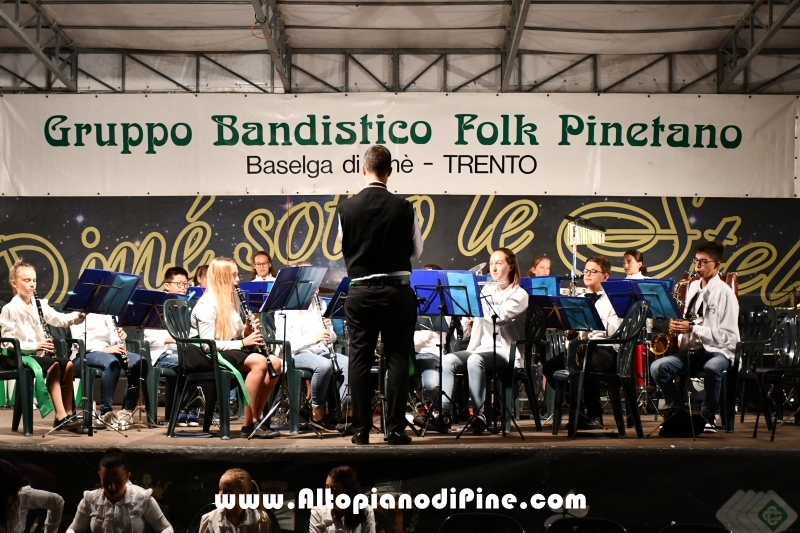 Concerto Banda Giovanile Pine', Gruppo Bandistico Folk Pinetano ed esibizione Majorettes