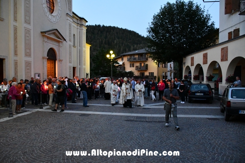 Inizio della fiaccolata con recita del rosario dal Santuario Madonna di Piné a  Montagnaga fino alla Conca della Comparsa