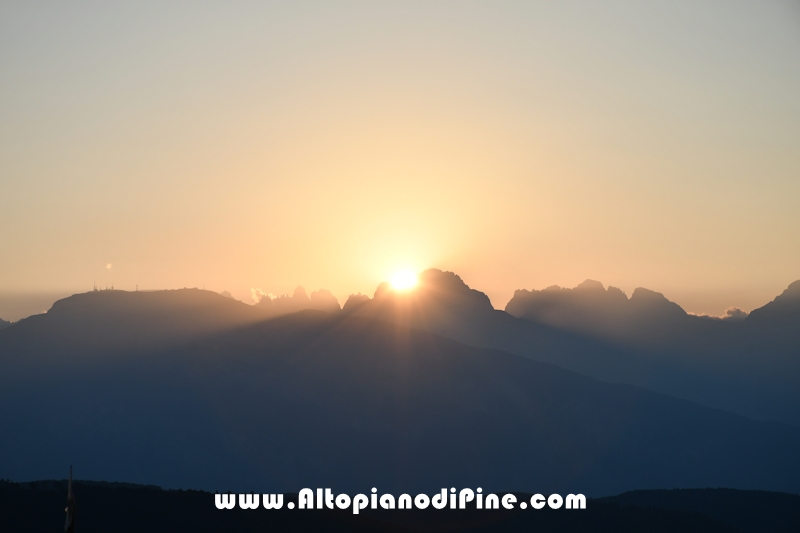 Quando al tramonto il cielo si tinge di rosa - il racconto della formazione delle montagne a cura del geologo dott. Lorenzo Cadrobbi