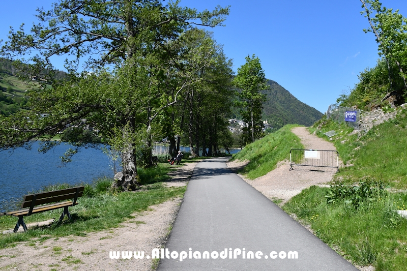 Passeggiata attorno al lago della Serraia