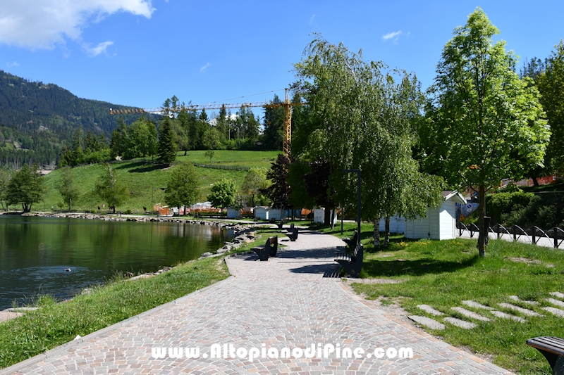 Passeggiata attorno al lago della Serraia