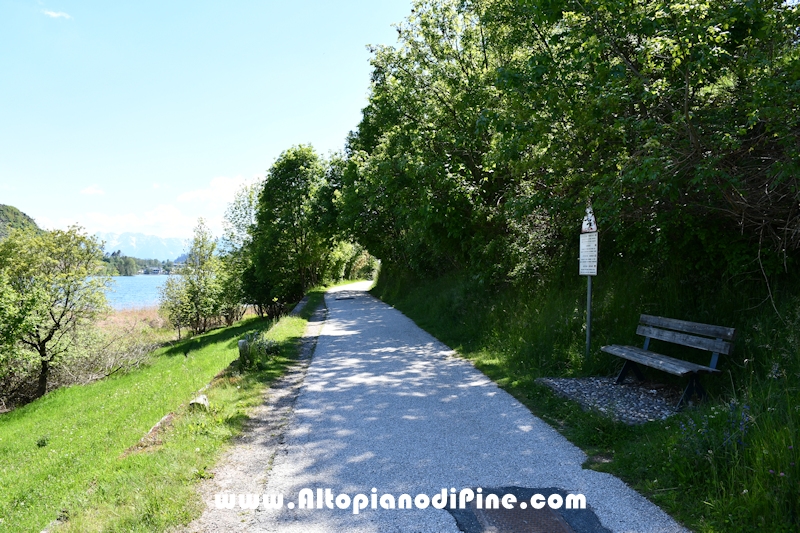 Passeggiata attorno al lago della Serraia