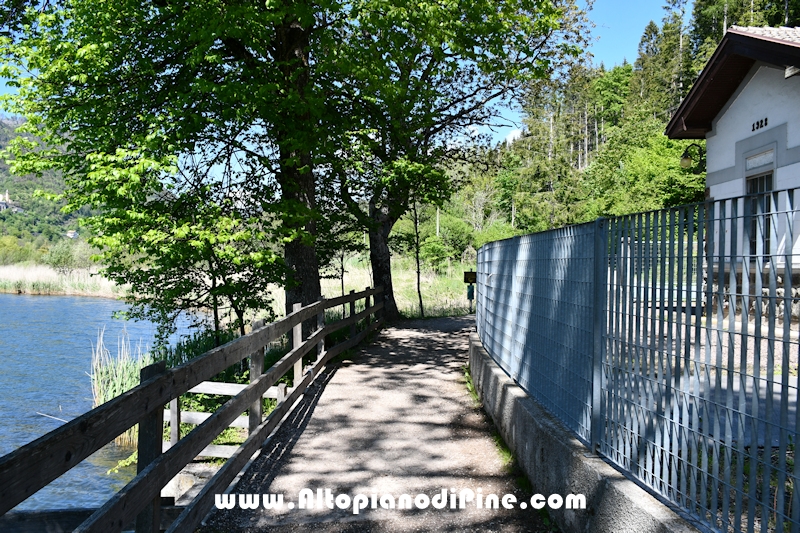 Passeggiata attorno al lago della Serraia