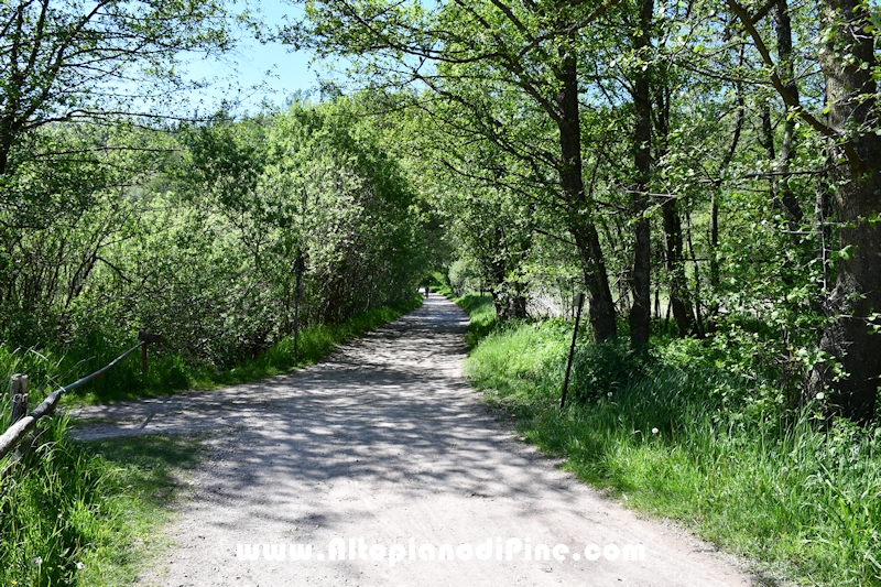 Passeggiata attorno al lago della Serraia