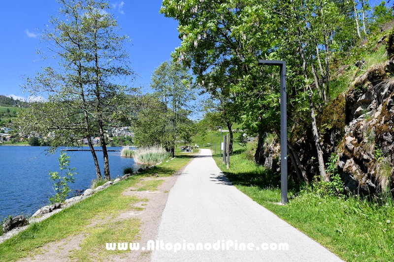 Passeggiata attorno al lago della Serraia
