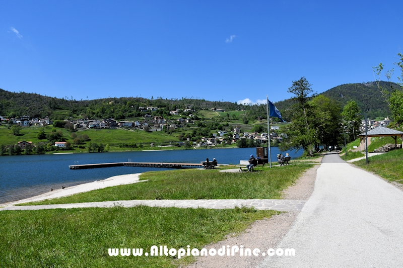 Passeggiata attorno al lago della Serraia