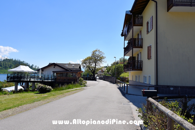 Passeggiata attorno al lago della Serraia