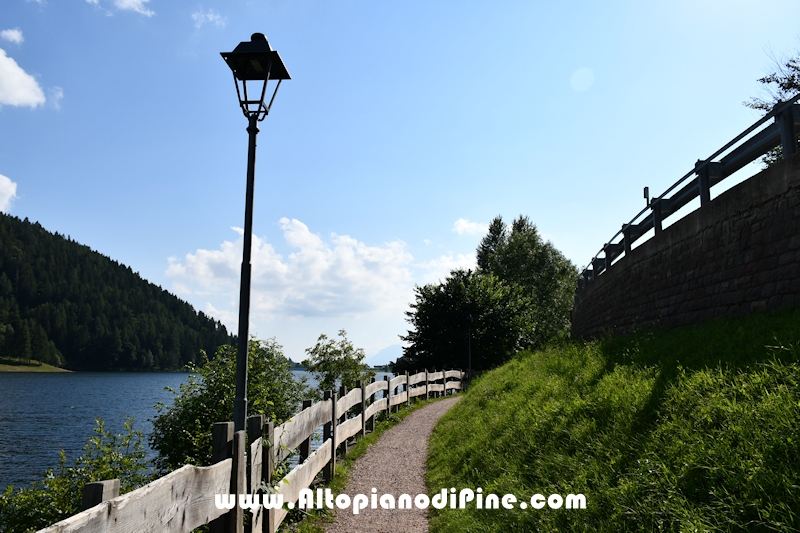 Passeggiata attorno ai laghi di Serraia e Piazze