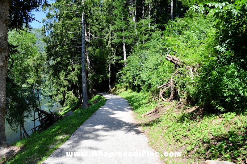 Passeggiata attorno ai laghi di Serraia e Piazze