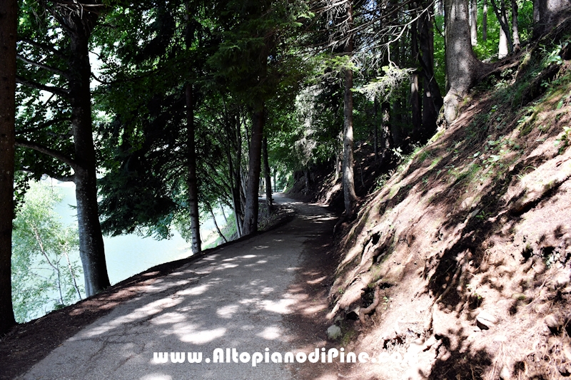 Passeggiata attorno ai laghi di Serraia e Piazze