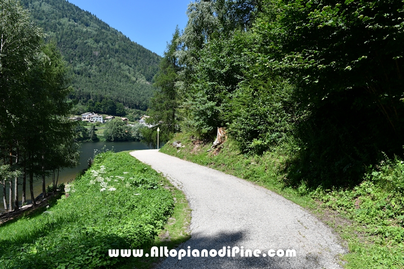 Passeggiata attorno ai laghi di Serraia e Piazze