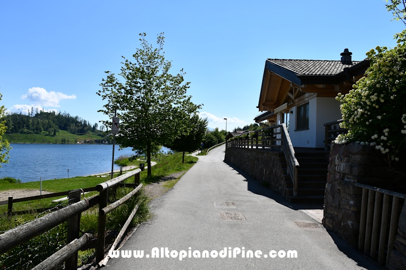 Passeggiata attorno al lago della Serraia