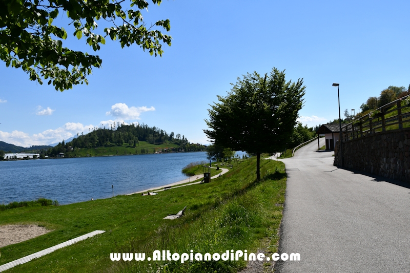 Passeggiata attorno al lago della Serraia