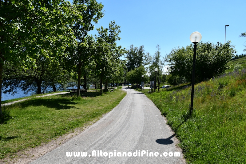 Passeggiata attorno al lago della Serraia