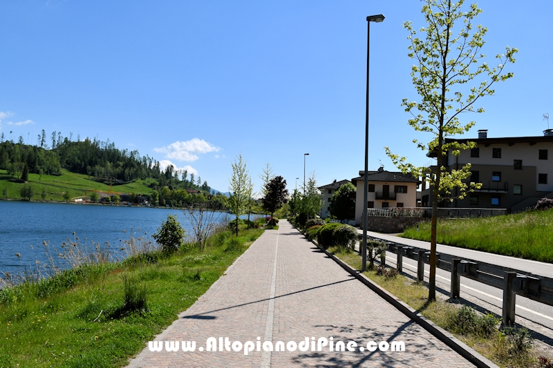 Passeggiata attorno al lago della Serraia