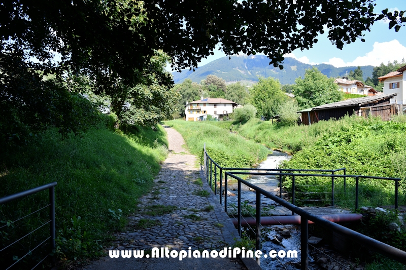 Passeggiata Tressilla - Baselga lungo il rio Silla