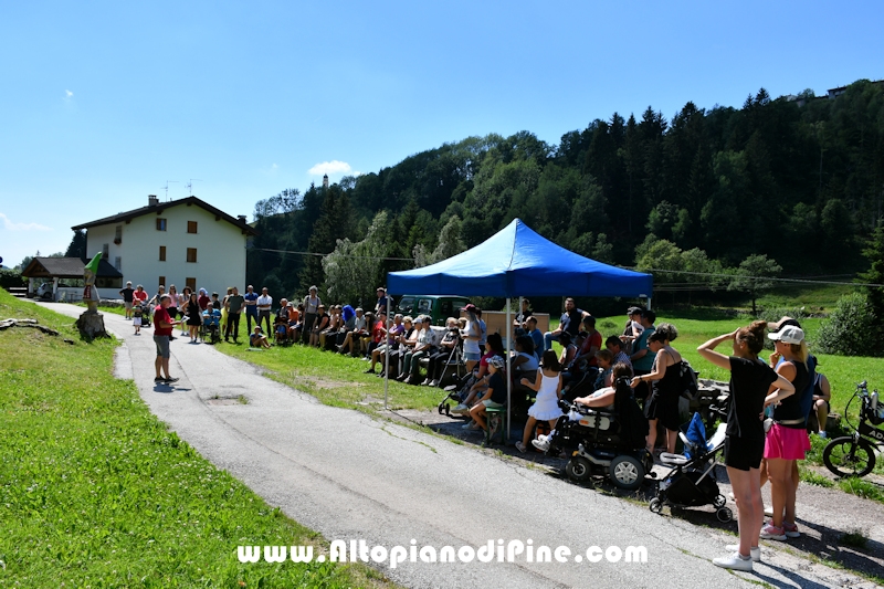 Il pubblico presente all'inaugurazione del percorso multisensoriale Centrale - Brusago